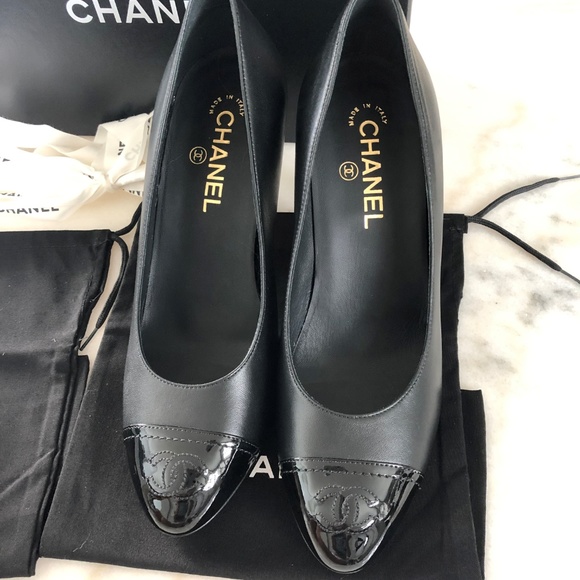Chanel Pumps - Black Lambskin with Black Patent - Picture 5 of 5